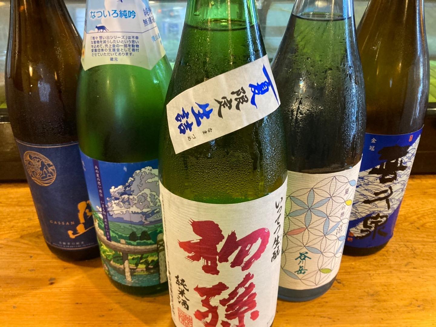 こんにちは 居酒屋かず美です！
7月、新しい日本酒を入荷しました！！
もちろん飲み比べセットでもご用意できますのでお気軽にお立ち寄りください！！！！
お待ちしております！